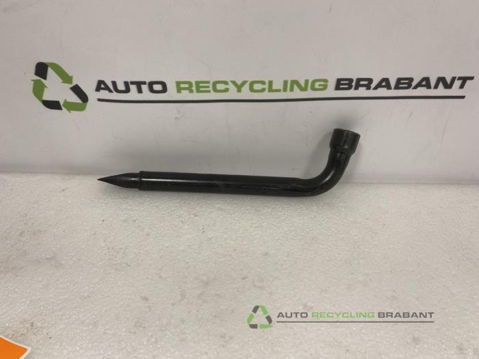 Begagnade Fälgkors Renault Clio Pris € 10,00 Marginaltabell erbjuds av Auto Recycling Brabant