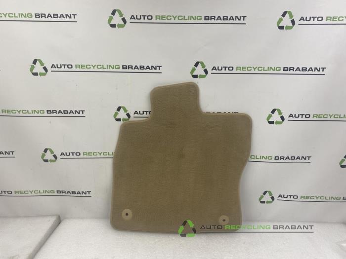 Używane Wykladzina podlogowa Audi A3 Cena € 10,00 Procedura marży oferowane przez Auto Recycling Brabant