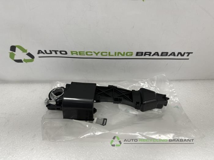 Używane Uchwyt reczny Renault Master Cena € 70,00 Z VAT oferowane przez Auto Recycling Brabant