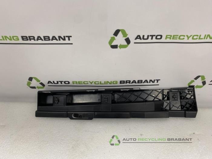 Używane Próg prawy BMW 4-Serie Cena € 19,99 Z VAT oferowane przez Auto Recycling Brabant