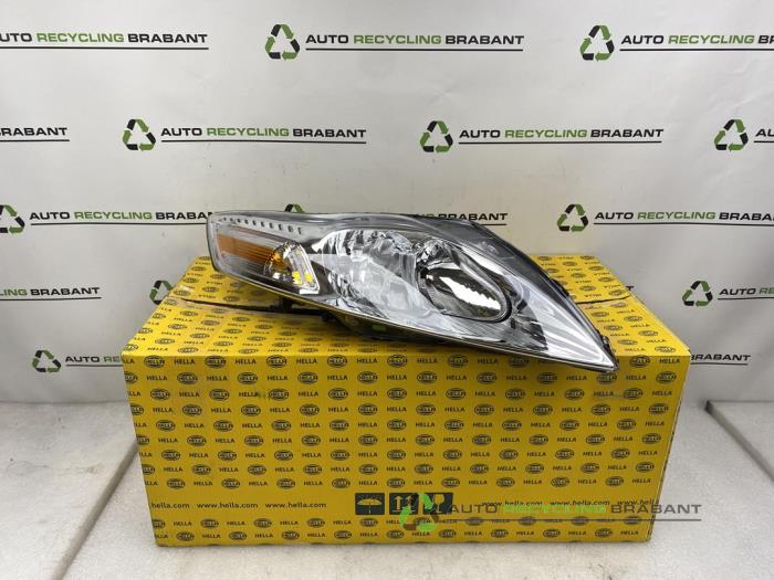 Używane Reflektor prawy Ford Mondeo Cena € 79,99 Z VAT oferowane przez Auto Recycling Brabant