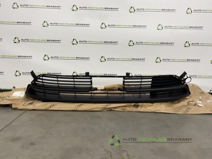 Używane Grill Opel Grandland X Cena € 70,00 Z VAT oferowane przez Auto Recycling Brabant