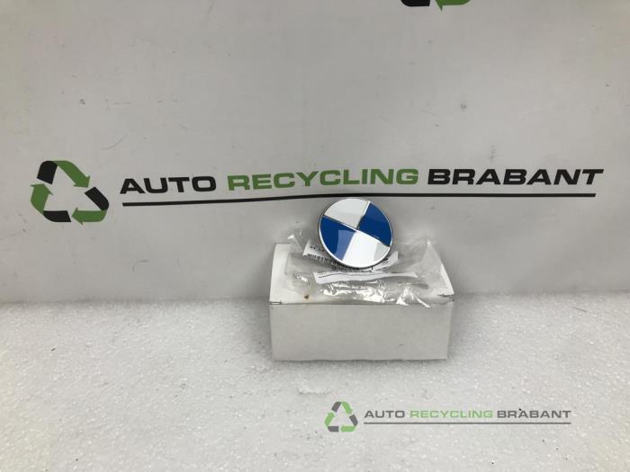 Używane Emblemat BMW IX Cena € 25,00 Z VAT oferowane przez Auto Recycling Brabant