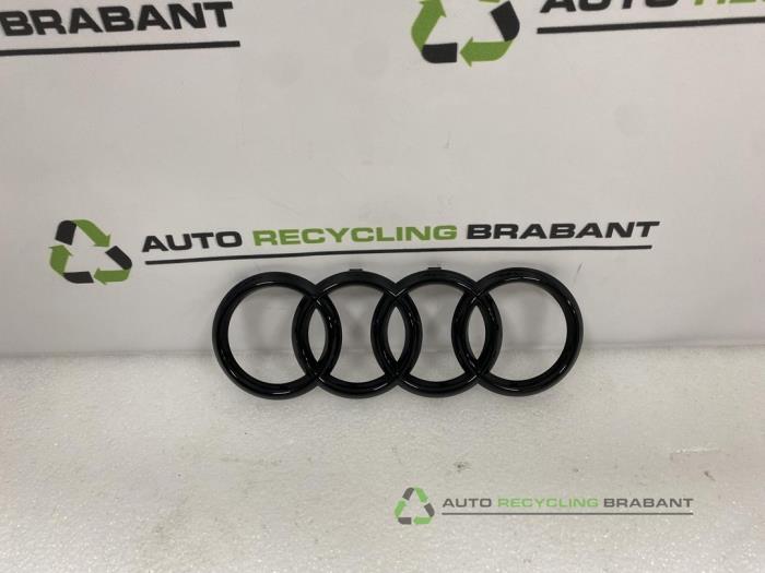Używane Emblemat Audi E-Tron Cena € 45,00 Procedura marży oferowane przez Auto Recycling Brabant