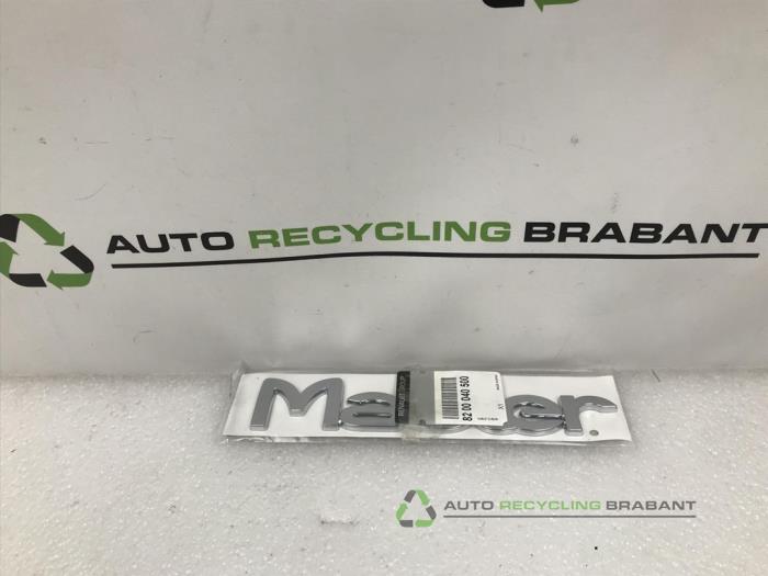 Używane Emblemat Renault Master Cena € 39,99 Z VAT oferowane przez Auto Recycling Brabant