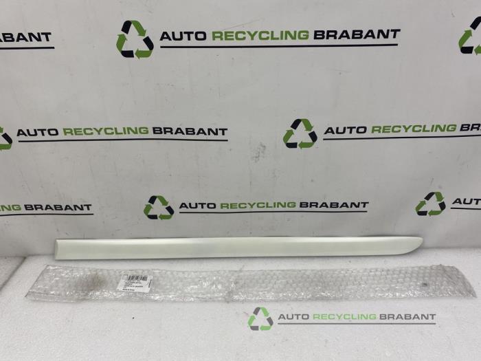 Używane Listwa ozdobna Volkswagen Touran Cena € 30,00 Z VAT oferowane przez Auto Recycling Brabant
