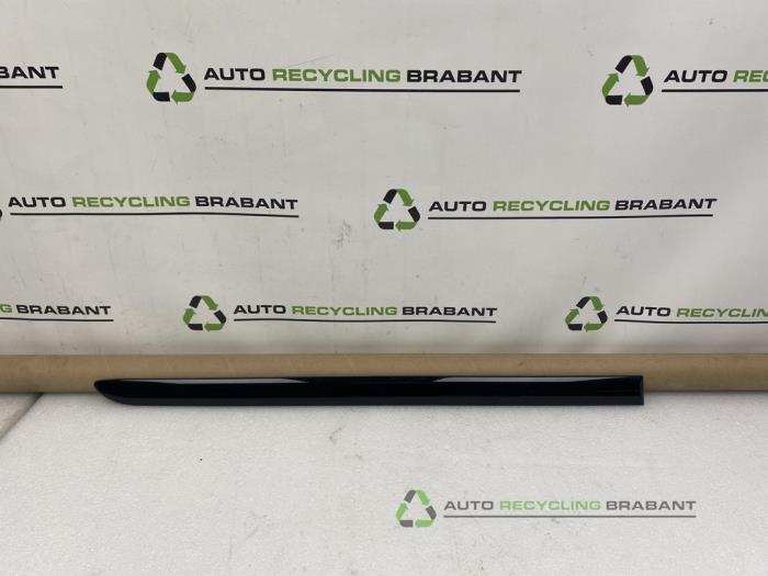 Używane Listwa ozdobna Volkswagen Touran Cena € 30,00 Z VAT oferowane przez Auto Recycling Brabant