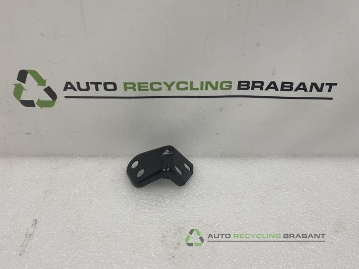 Radiator support bracket – 7H0805178