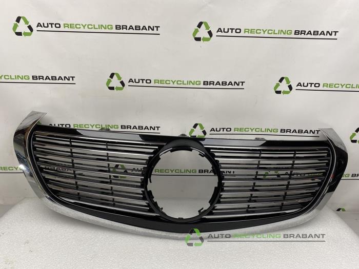 Używane Grill Mercedes EQC Cena € 125,00 Procedura marży oferowane przez Auto Recycling Brabant