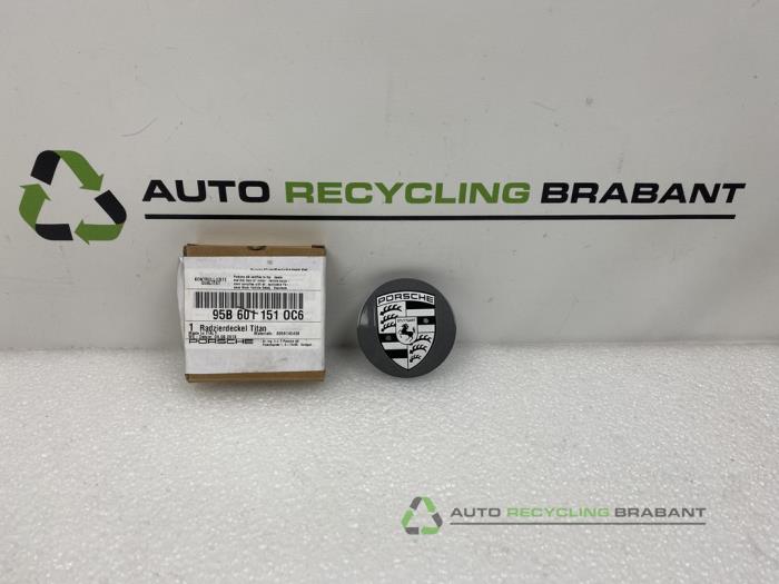 Używane Kolpak Porsche Macan Cena € 19,99 Z VAT oferowane przez Auto Recycling Brabant