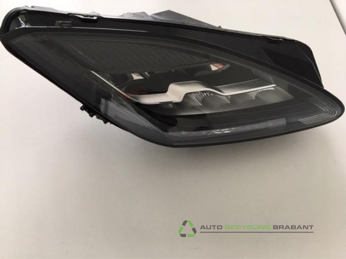 Używane Reflektor prawy Jaguar E-Pase Cena € 130,00 Procedura marży oferowane przez Auto Recycling Brabant