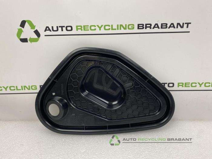 Używane Rózne Porsche Taycan Cena € 10,00 Procedura marży oferowane przez Auto Recycling Brabant