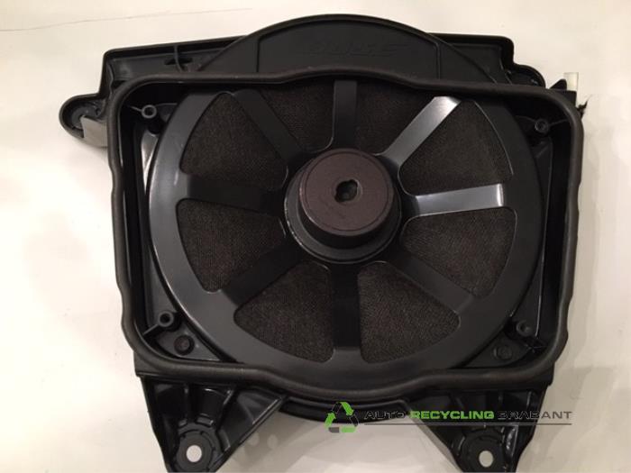 Używane Subwoofer Audi A8 Cena € 50,00 Procedura marży oferowane przez Auto Recycling Brabant