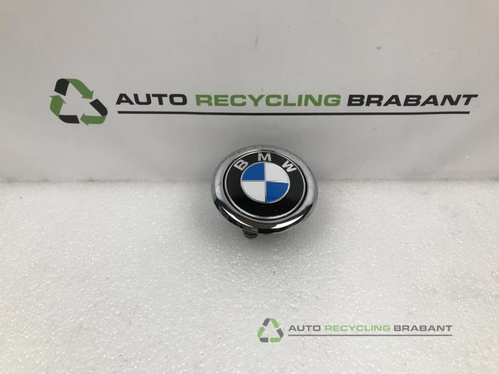 Używane Emblemat BMW 1-Serie Cena € 20,00 Procedura marży oferowane przez Auto Recycling Brabant