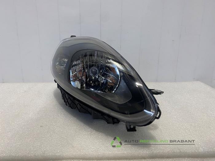 Używane Reflektor lewy Fiat Punto Evo (199) Cena € 200,00 Z VAT oferowane przez Auto Recycling Brabant