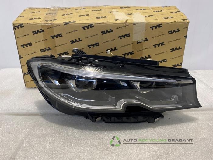 Używane Reflektor prawy BMW 3 serie Touring (G21) Cena € 300,00 Z VAT oferowane przez Auto Recycling Brabant