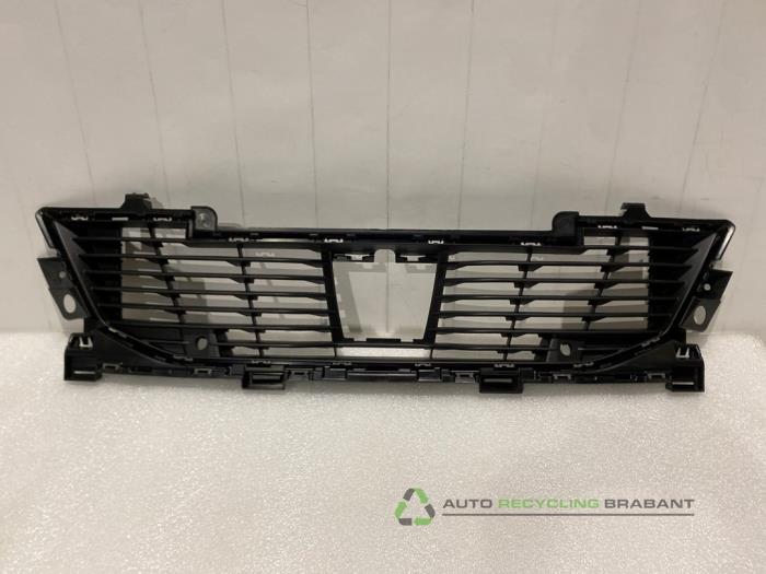 Nya Grill Peugeot 2008 (UD/UK/UR/US/UX) Pris € 120,00 Inklusive moms erbjuds av Auto Recycling Brabant