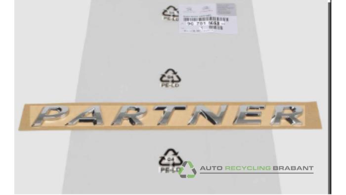 Nowe Emblemat Peugeot Partner (GC/GF/GG/GJ/GK) Cena € 24,20 Z VAT oferowane przez Auto Recycling Brabant