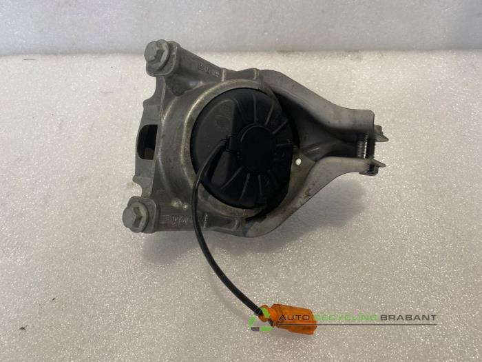 Usagé Support moteur Porsche Macan (95B) Prix € 30,00 Règlement à la marge proposé par Auto Recycling Brabant