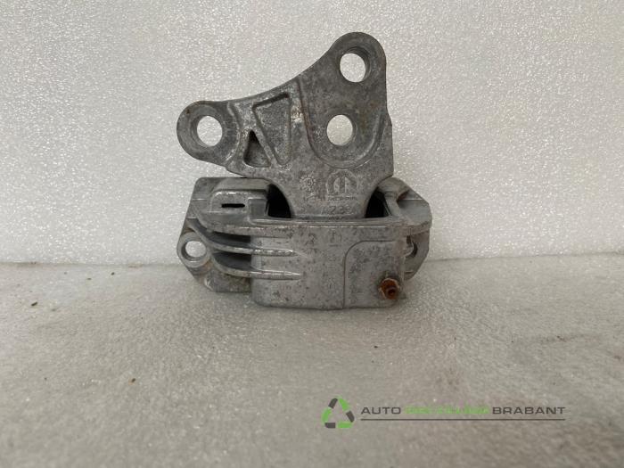 Usagé Support moteur Jeep Renegade (BU) 1.4 Multi Air 16V 4x4 Prix € 80,00 Règlement à la marge proposé par Auto Recycling Brabant