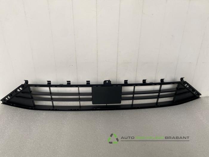 Begagnade Grill Ford Focus 4 Pris € 25,00 Inklusive moms erbjuds av Auto Recycling Brabant