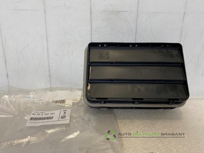 Quarter panel vent