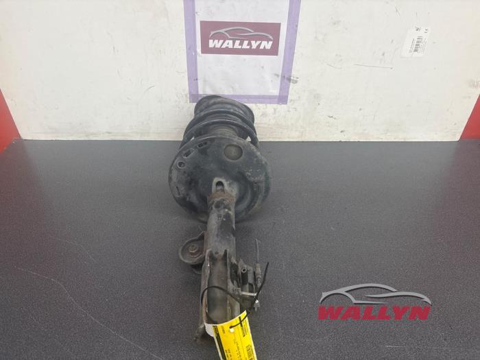 Begagnade Stötdämpare, vänster fram Toyota RAV4 (A3) 2.0 16V Valvematic 4x2 Pris € 36,30 Inklusive moms erbjuds av Wallyn COMMV