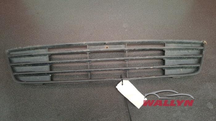 Używane Grill Honda Civic Tourer (FK) 1.6 i-DTEC Advanced 16V Cena € 30,25 Z VAT oferowane przez Wallyn COMMV