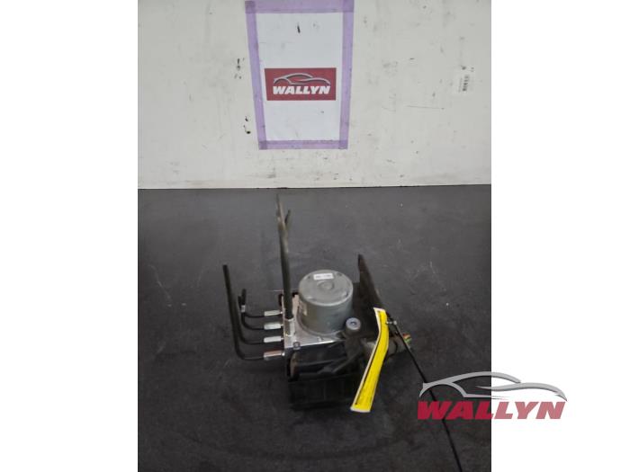 Usagé Bloc ABS Ssang Yong Rodius 2.2 SV 220 e-XDi 16V 2WD Prix € 279,99 Prix TTC proposé par Wallyn COMMV
