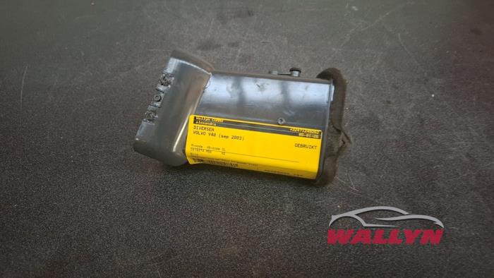 Gebrauchte Sonstige Volvo V40 (VW) 1.9 D Preis € 12,10 Mit Mehrwertsteuer angeboten von Wallyn COMMV