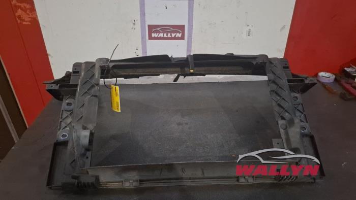 Usados Panel frontal Mazda 2 (NB/NC/ND/NE) 1.25 16V Precio € 84,70 IVA incluido ofrecido por Wallyn COMMV