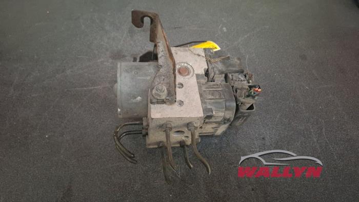 Używane Pompa ABS Volvo V40 (VW) 1.9 D Cena € 60,50 Z VAT oferowane przez Wallyn COMMV