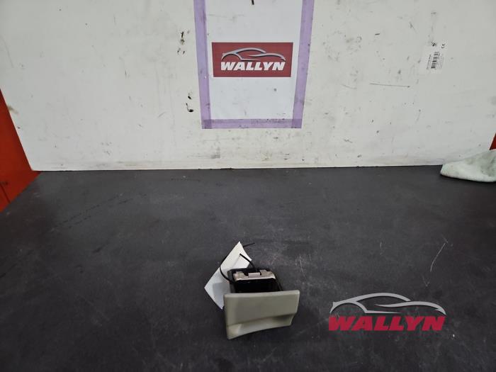 Begagnade Askkopp, fram Mazda 2 (NB/NC/ND/NE) 1.25 16V Pris € 12,10 Inklusive moms erbjuds av Wallyn COMMV