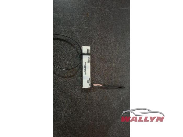 Używane Antena Renault Megane IV Estate (RFBK) 1.5 Energy dCi 110 Cena € 18,15 Z VAT oferowane przez Wallyn COMMV