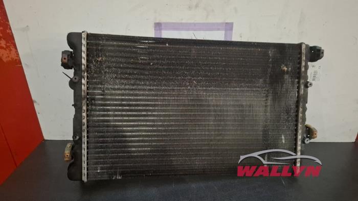 Usagé Radiateur Skoda Fabia (6Y2) 1.4i 16V Prix € 24,20 Prix TTC proposé par Wallyn COMMV