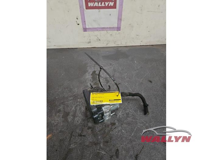 Begagnade ABS-pump Opel Corsa E 1.4 16V Bi-Fuel Pris € 155,00 Inklusive moms erbjuds av Wallyn COMMV