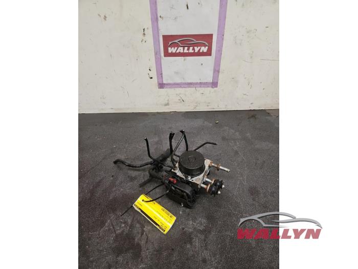 Begagnade ABS-pump Seat Ibiza IV (6J5) 1.6 TDI 90 Pris € 108,90 Inklusive moms erbjuds av Wallyn COMMV