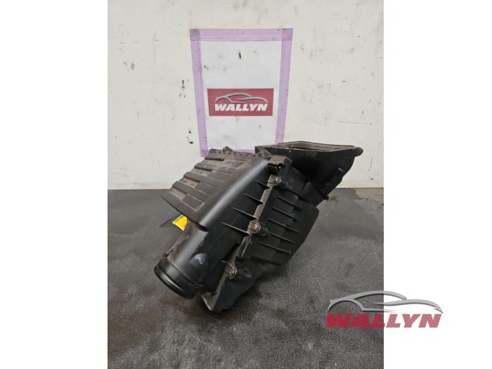 Begagnade Luftfilterhus Audi A3 Sportback (8VA/8VF) Pris € 30,25 Inklusive moms erbjuds av Wallyn COMMV