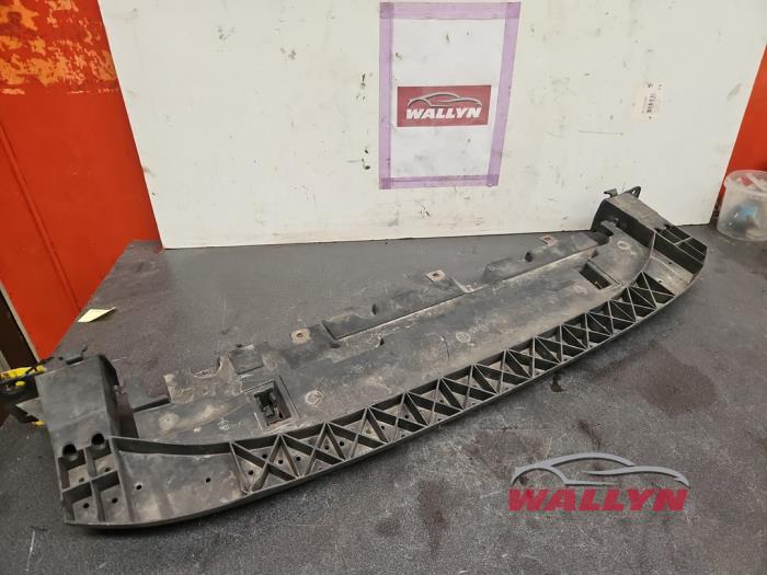 Usados Parachoque placa base Citroen C3 Picasso (SH) 1.6 HDi 16V 90 Precio € 48,40 IVA incluido ofrecido por Wallyn COMMV