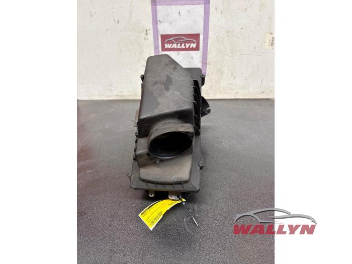 Begagnade Luftfilterhus Peugeot 407 SW (6E) 2.0 HDiF 16V Pris € 30,25 Inklusive moms erbjuds av Wallyn COMMV