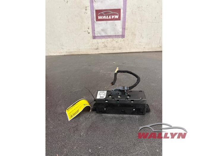 Begagnade Innerdisplay Opel Corsa D 1.3 CDTi 16V ecoFLEX Pris € 36,30 Inklusive moms erbjuds av Wallyn COMMV