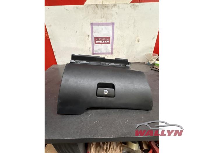 Begagnade Handskfack Peugeot 207 CC (WB) 1.6 HDiF 16V Pris € 24,20 Inklusive moms erbjuds av Wallyn COMMV