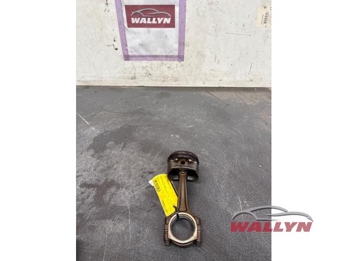 Usagé Piston Opel Corsa E 1.4 16V Bi-Fuel Prix € 24,20 Prix TTC proposé par Wallyn COMMV
