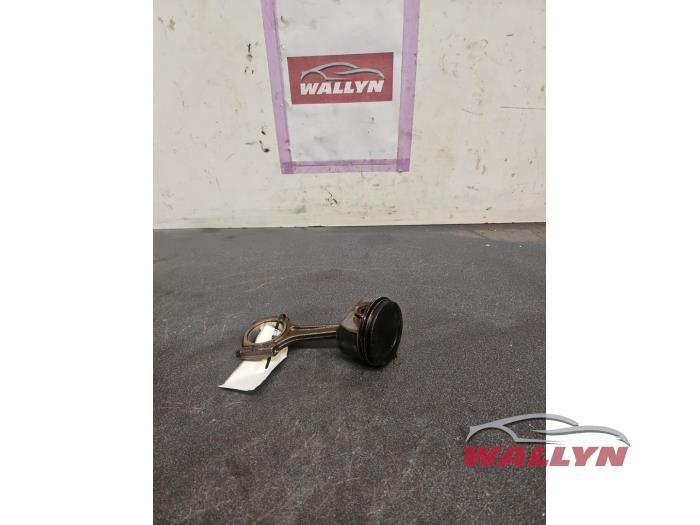 Usagé Piston Opel Corsa E 1.4 16V Bi-Fuel Prix € 24,20 Prix TTC proposé par Wallyn COMMV