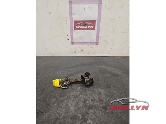 Usagé Piston Opel Corsa E 1.4 16V Bi-Fuel Prix € 24,20 Prix TTC proposé par Wallyn COMMV