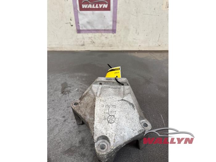 Usagé Support moteur Opel Corsa E 1.4 16V Bi-Fuel Prix € 18,15 Prix TTC proposé par Wallyn COMMV