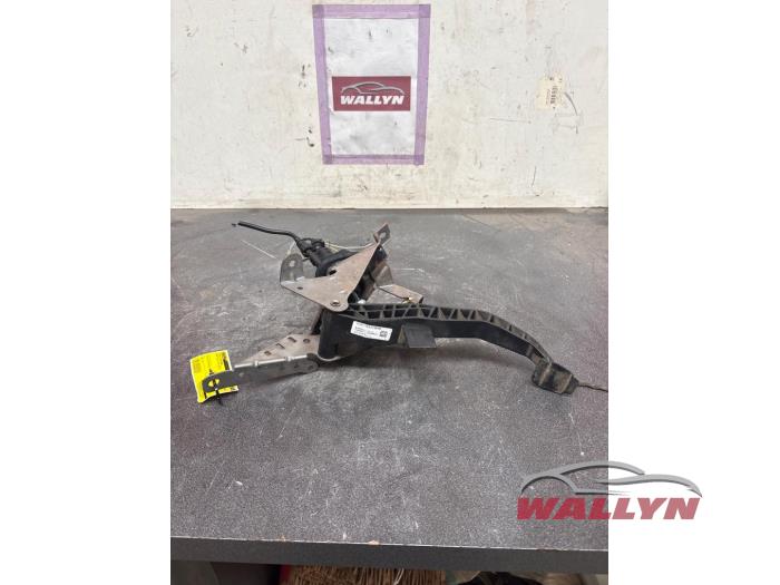Używane Pedal sprzegla Ford Focus 3 1.6 TDCi Cena na żądanie oferowane przez Wallyn COMMV