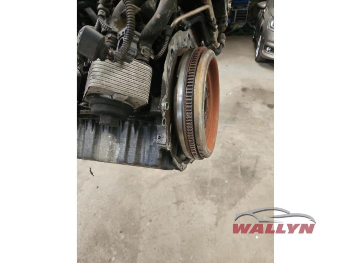 Engine from a Volkswagen Passat Variant (3C5) 2.0 TDI 16V 140 2008