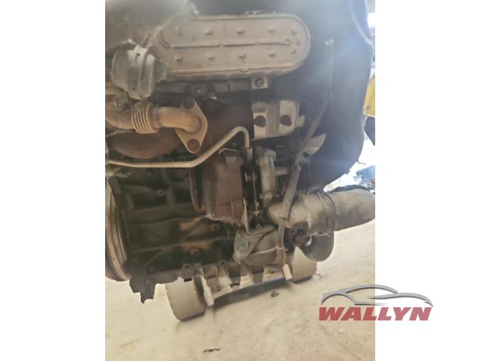 Engine from a Volkswagen Passat Variant (3C5) 2.0 TDI 16V 140 2008