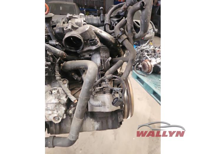 Engine from a Volkswagen Passat Variant (3C5) 2.0 TDI 16V 140 2008